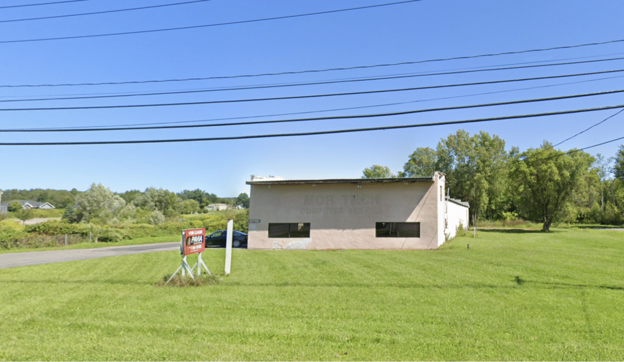 9735 River Road, Marcy, New York