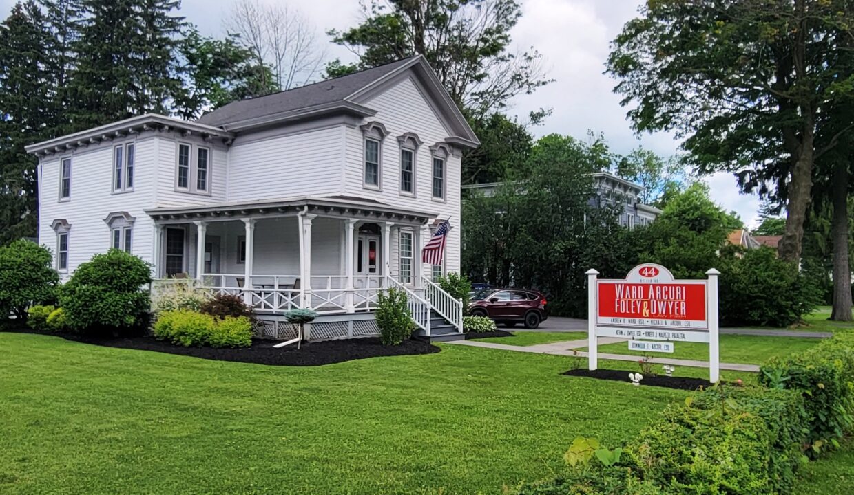 44 Oxford Road, New Hartford