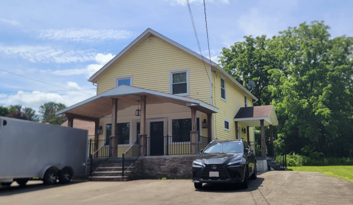 132 Oxford Road, New Hartford, New York