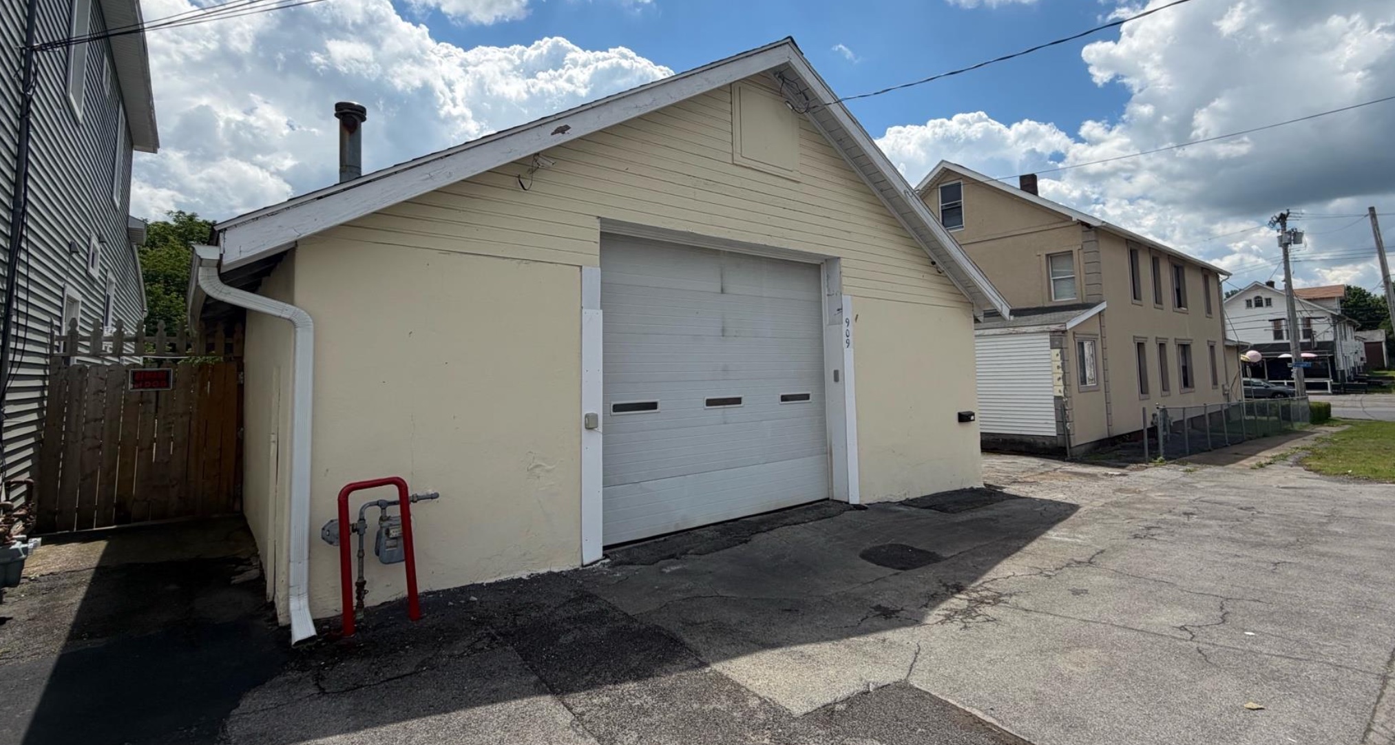 909 Tilden Avenue, Utica, New York